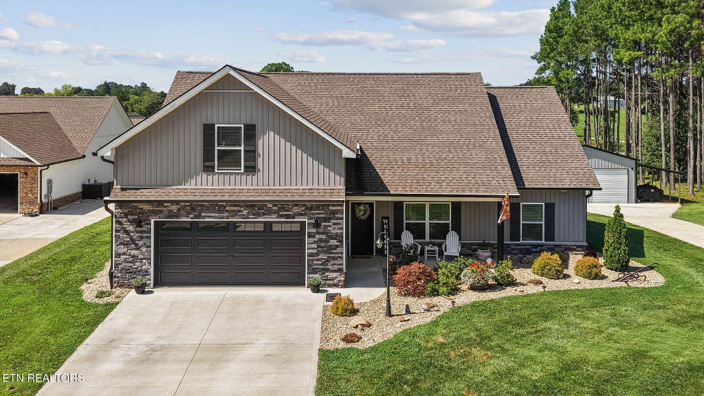 Photo of 811 Pinebrooke Drive, Maryville, TN 37801 (MLS # 1353640)