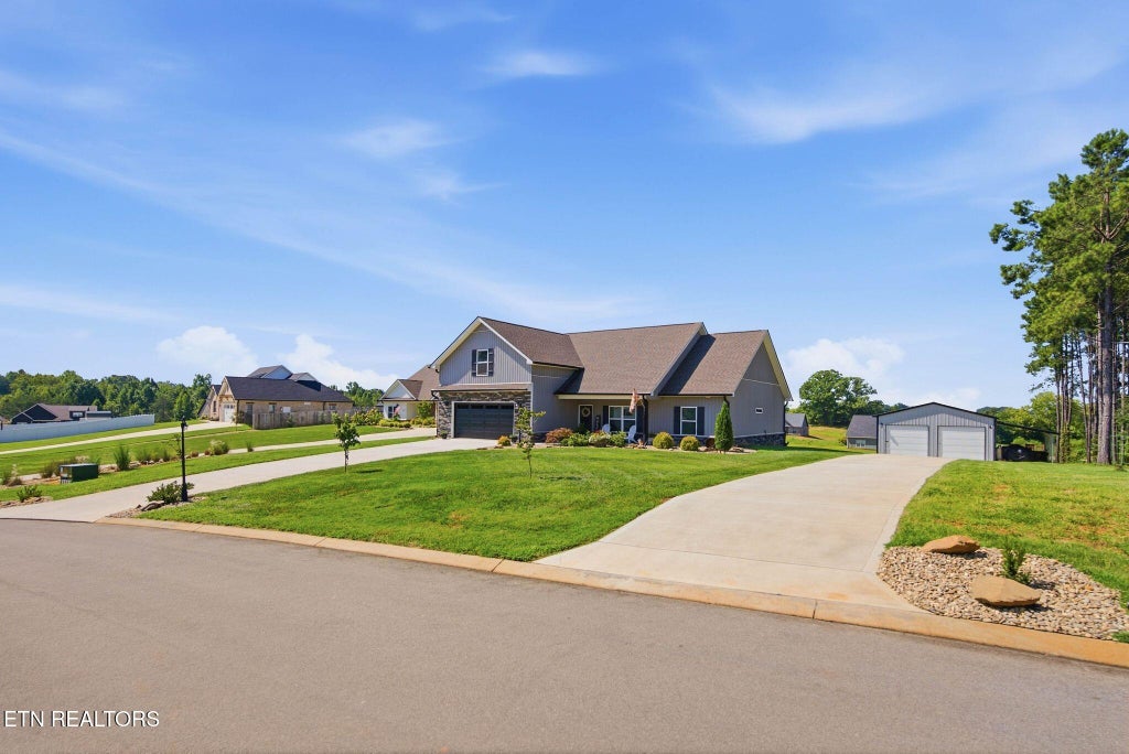Photo of 811 Pinebrooke Drive, Maryville, TN 37801 (MLS # 1353640)