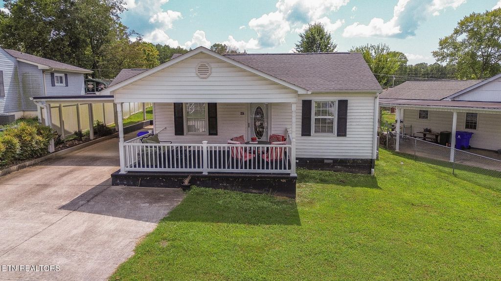 Photo of 447 Carroll Drive, Harriman, TN 37748 (MLS # 1313139)