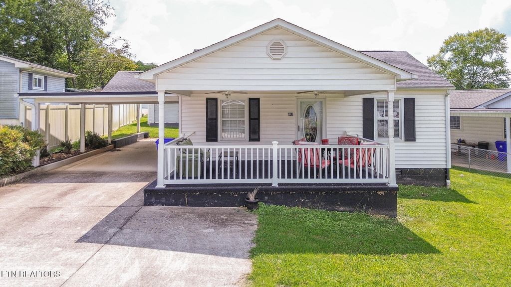 Photo of 447 Carroll Drive, Harriman, TN 37748 (MLS # 1313139)