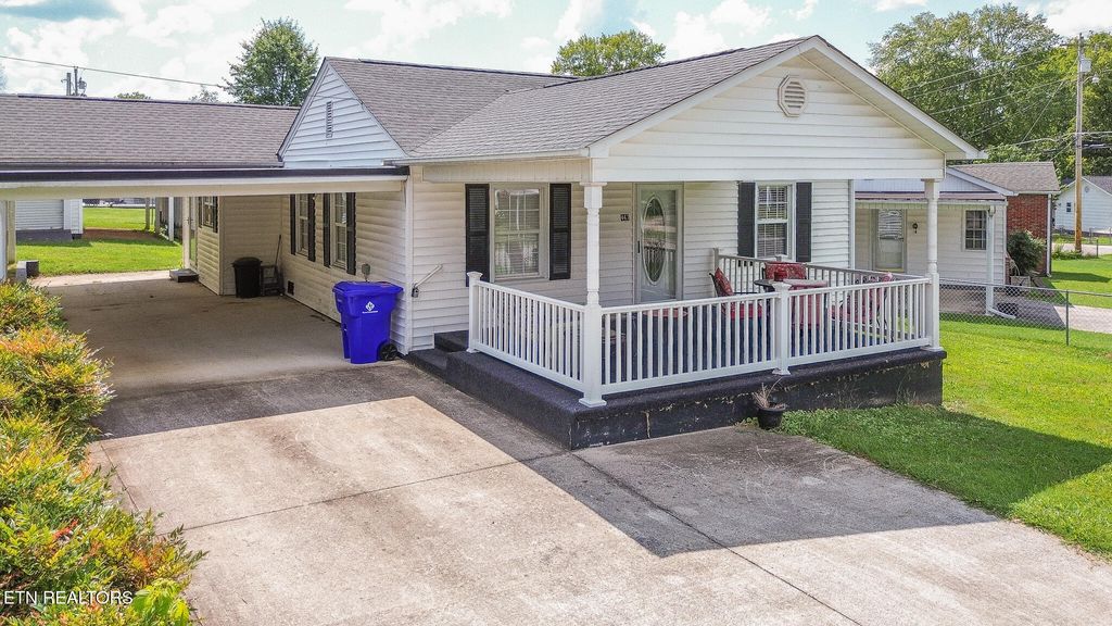 Photo of 447 Carroll Drive, Harriman, TN 37748 (MLS # 1313139)