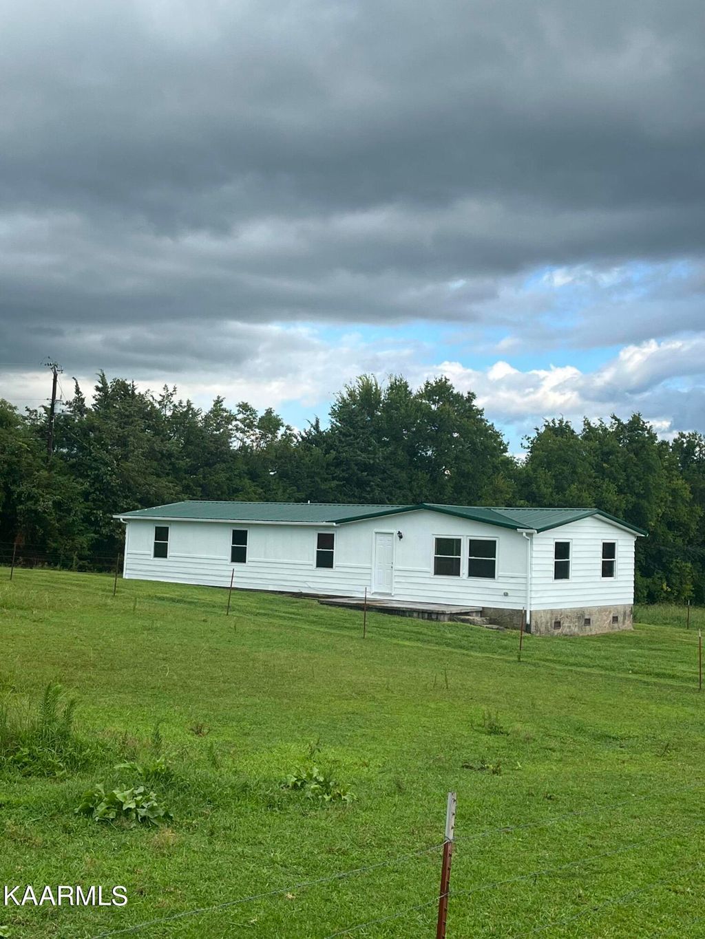 Photo of 609 S Carter School Rd, Strawberry Plains, TN 37871 (MLS # 1236971)
