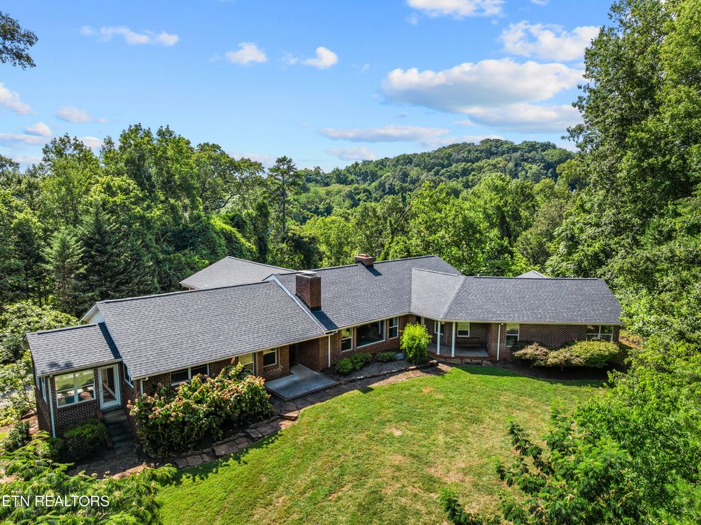 Photo of 3705 SW Timberlake Drive, Knoxville, TN 37920 (MLS # 1309713)