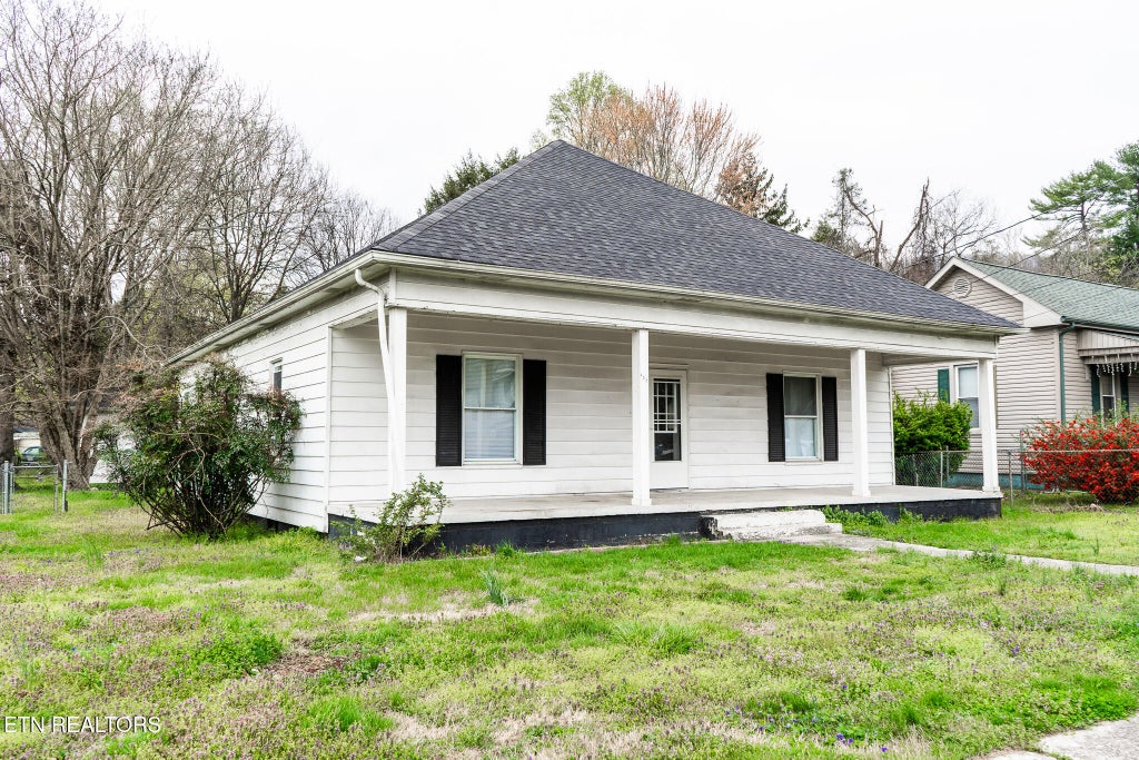 Photo of 407 W Wheeler St, Rockwood, TN 37854 (MLS # 1355281)