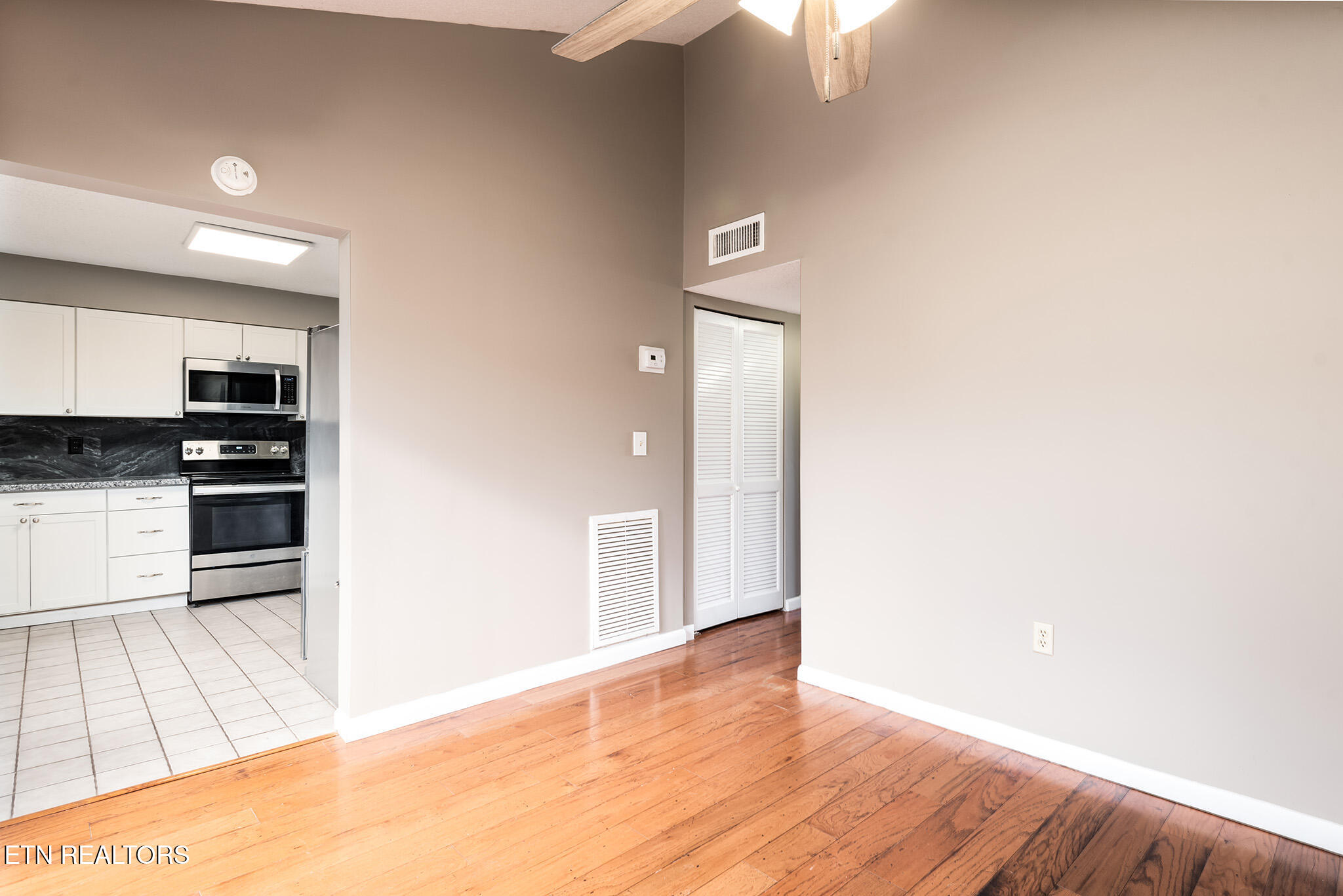 Knoxville, Tennessee 37920, United States, 2 Bedrooms Bedrooms, ,3 BathroomsBathrooms,Residential,Active,2350