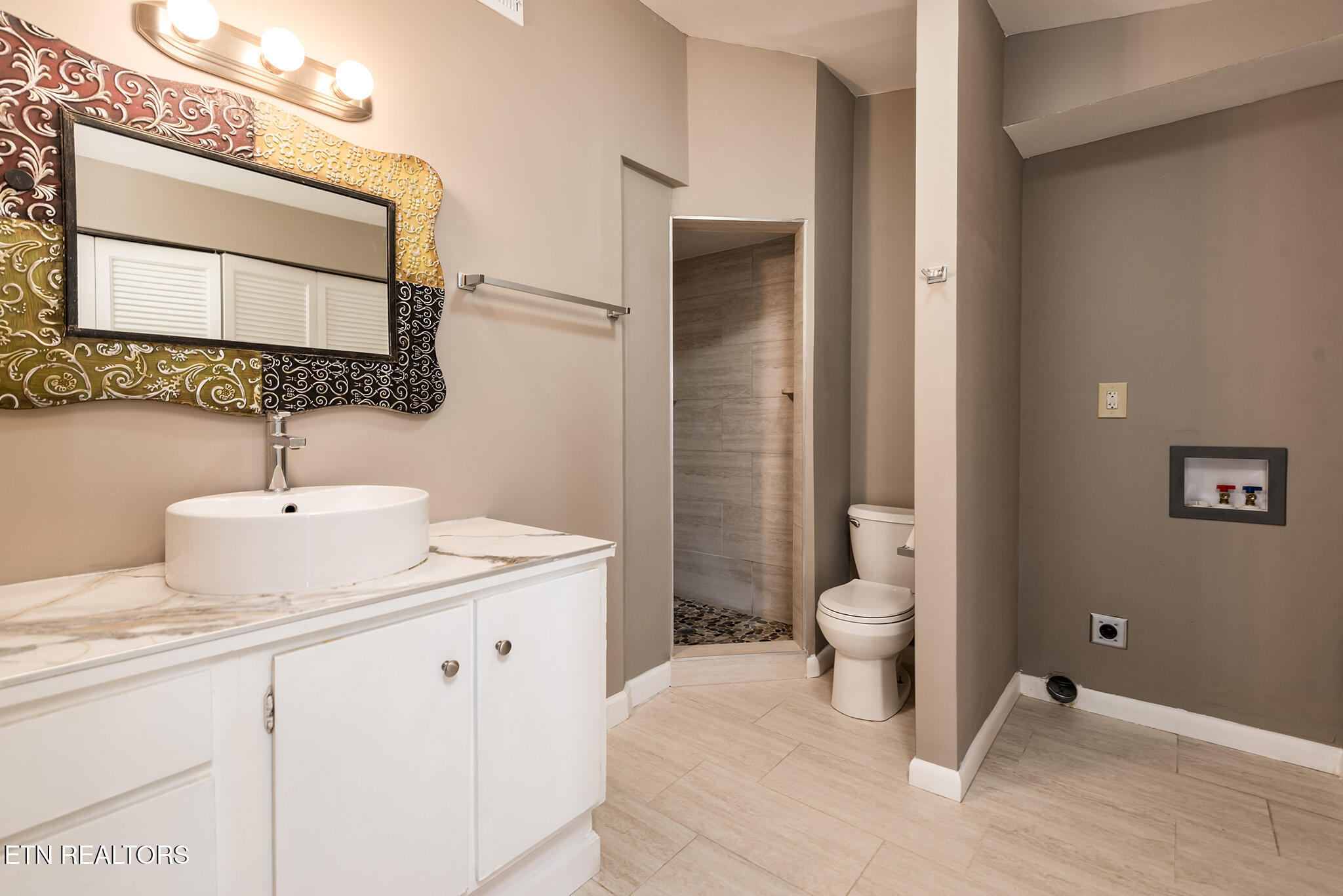 Knoxville, Tennessee 37920, United States, 2 Bedrooms Bedrooms, ,3 BathroomsBathrooms,Residential,Active,2350