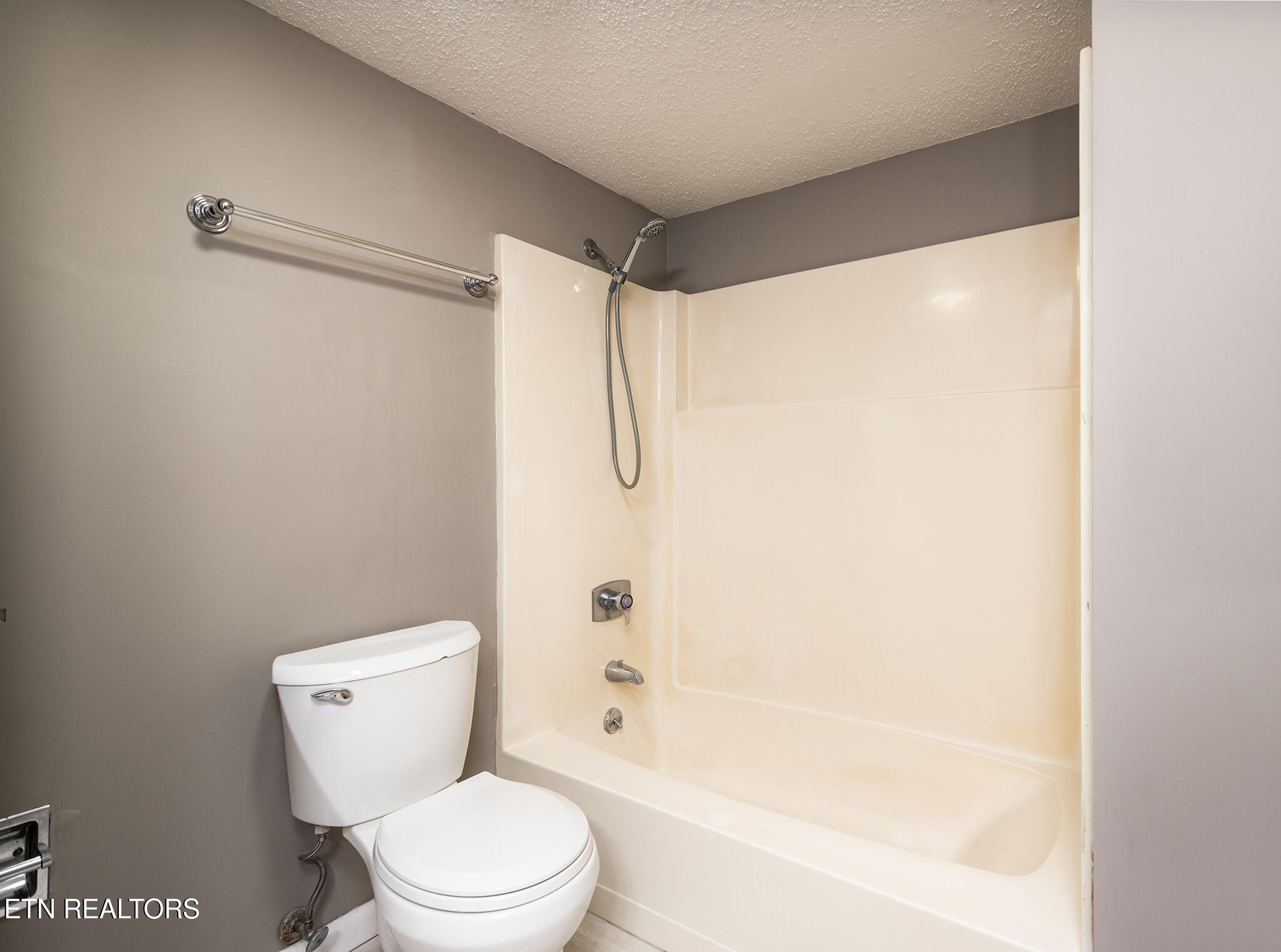 Knoxville, Tennessee 37920, United States, 2 Bedrooms Bedrooms, ,3 BathroomsBathrooms,Residential,Active,2350