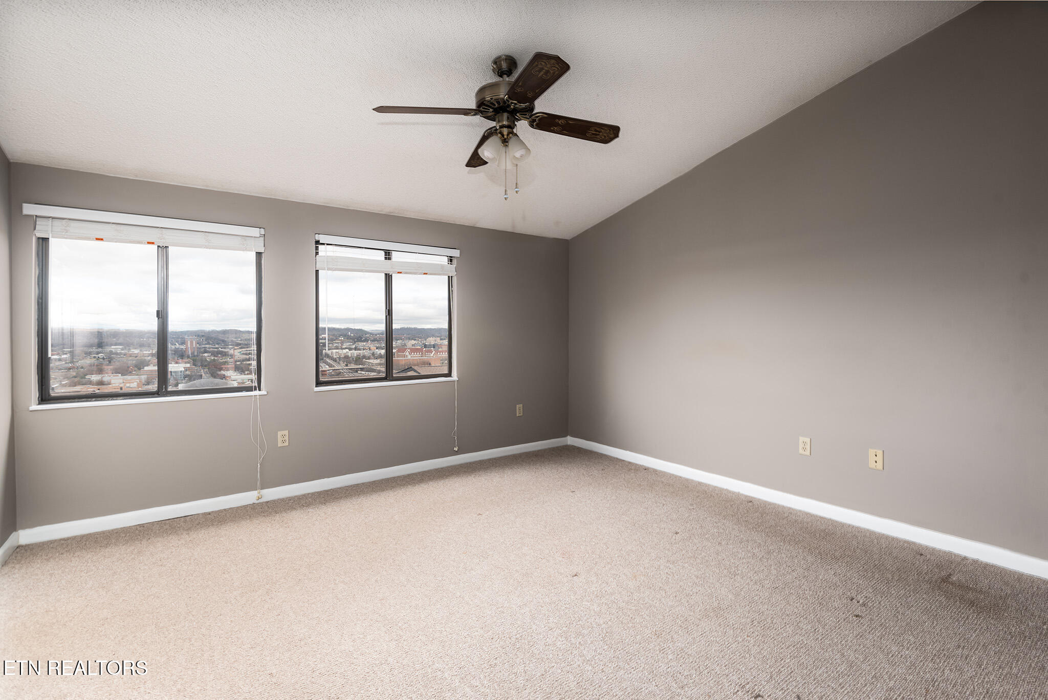 Knoxville, Tennessee 37920, United States, 2 Bedrooms Bedrooms, ,3 BathroomsBathrooms,Residential,Active,2350