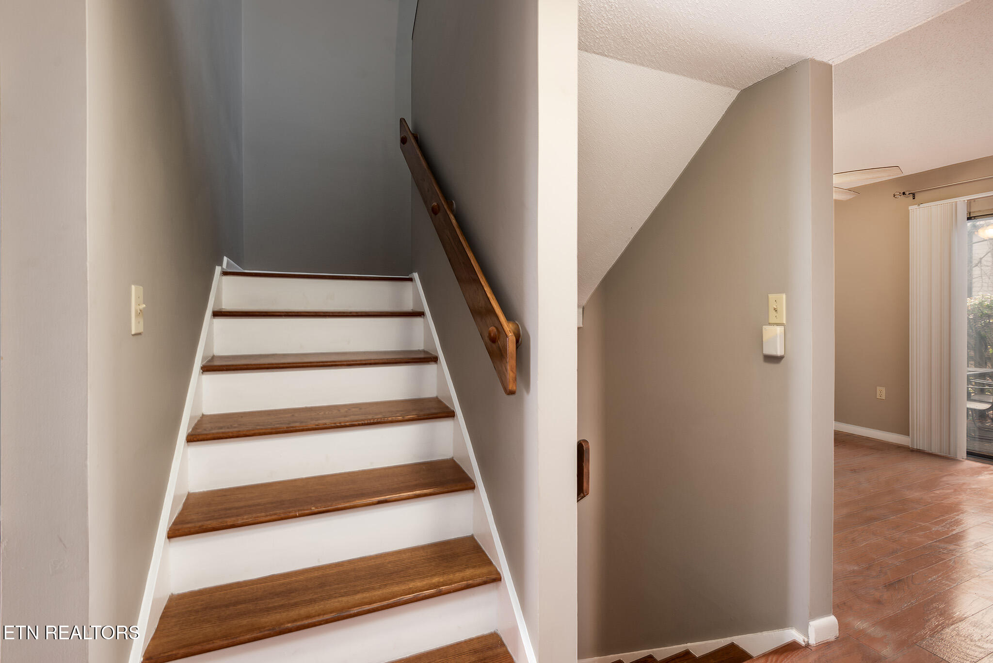 Knoxville, Tennessee 37920, United States, 2 Bedrooms Bedrooms, ,3 BathroomsBathrooms,Residential,Active,2350