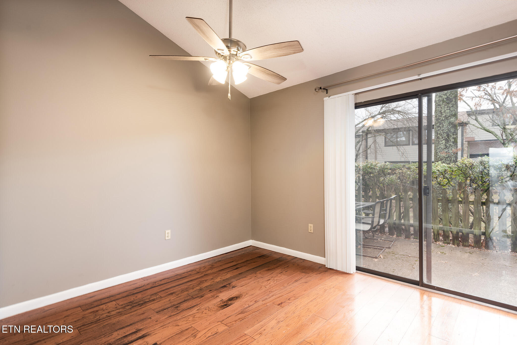 Knoxville, Tennessee 37920, United States, 2 Bedrooms Bedrooms, ,3 BathroomsBathrooms,Residential,Active,2350