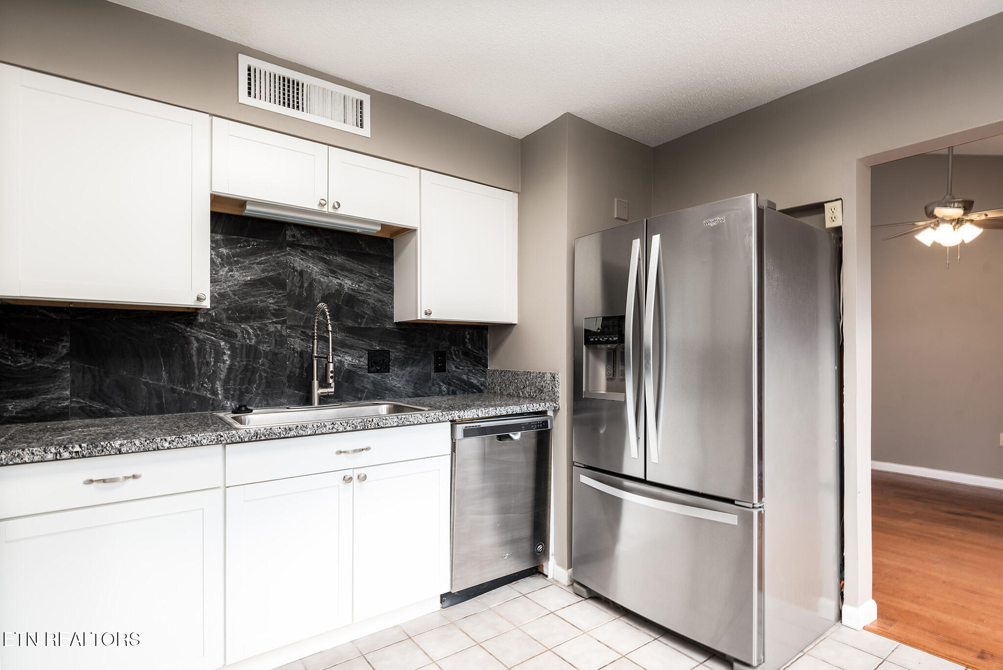 Knoxville, Tennessee 37920, United States, 2 Bedrooms Bedrooms, ,3 BathroomsBathrooms,Residential,Active,2350