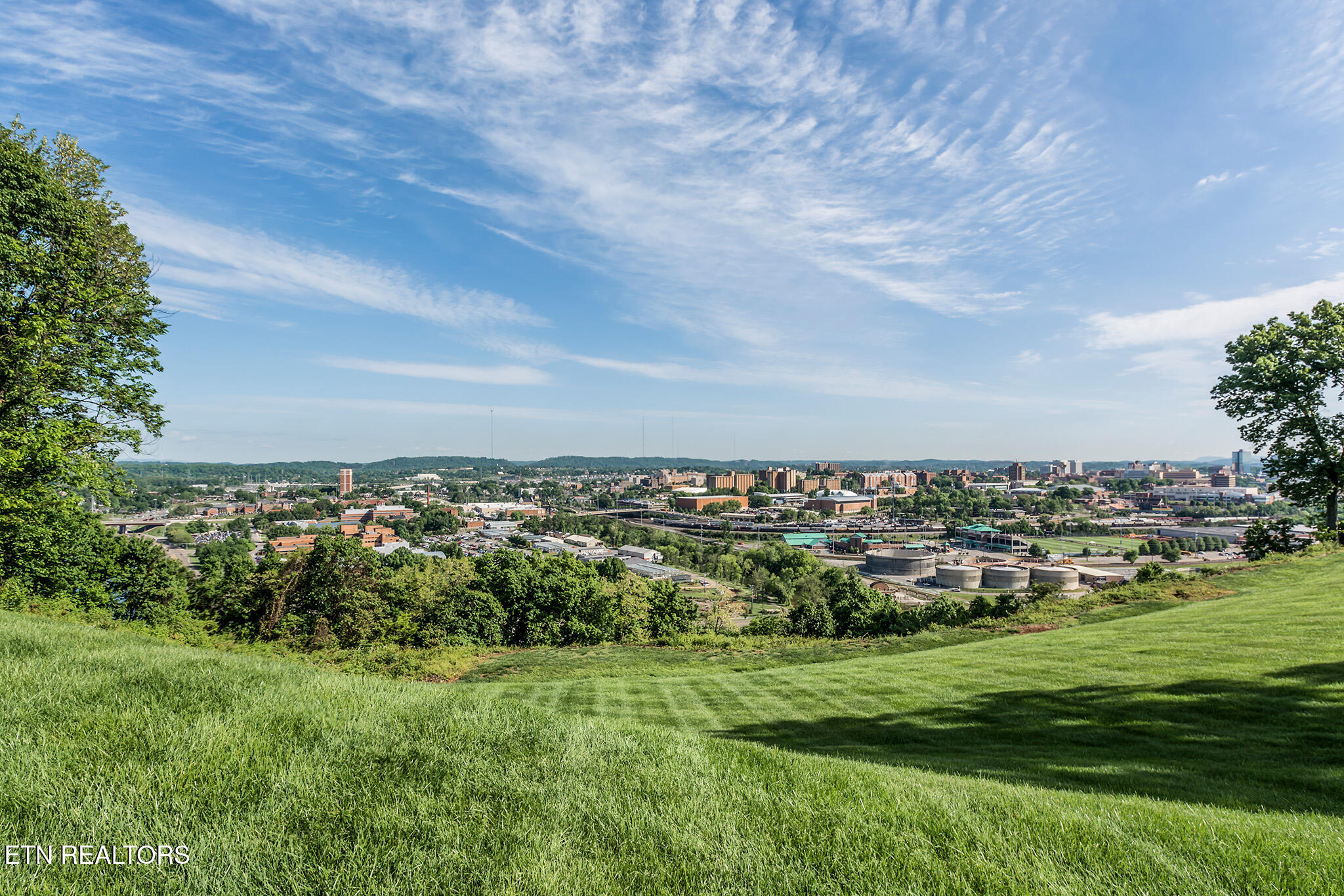 Knoxville, Tennessee 37920, United States, 2 Bedrooms Bedrooms, ,3 BathroomsBathrooms,Residential,Active,2350