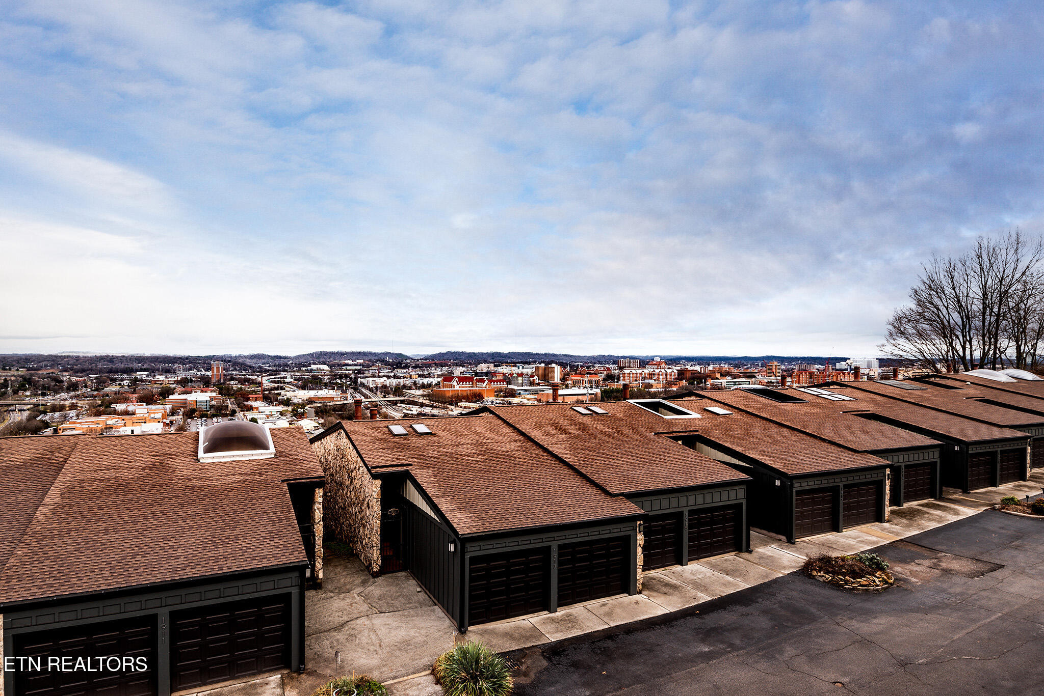 Knoxville, Tennessee 37920, United States, 2 Bedrooms Bedrooms, ,3 BathroomsBathrooms,Residential,Active,2350