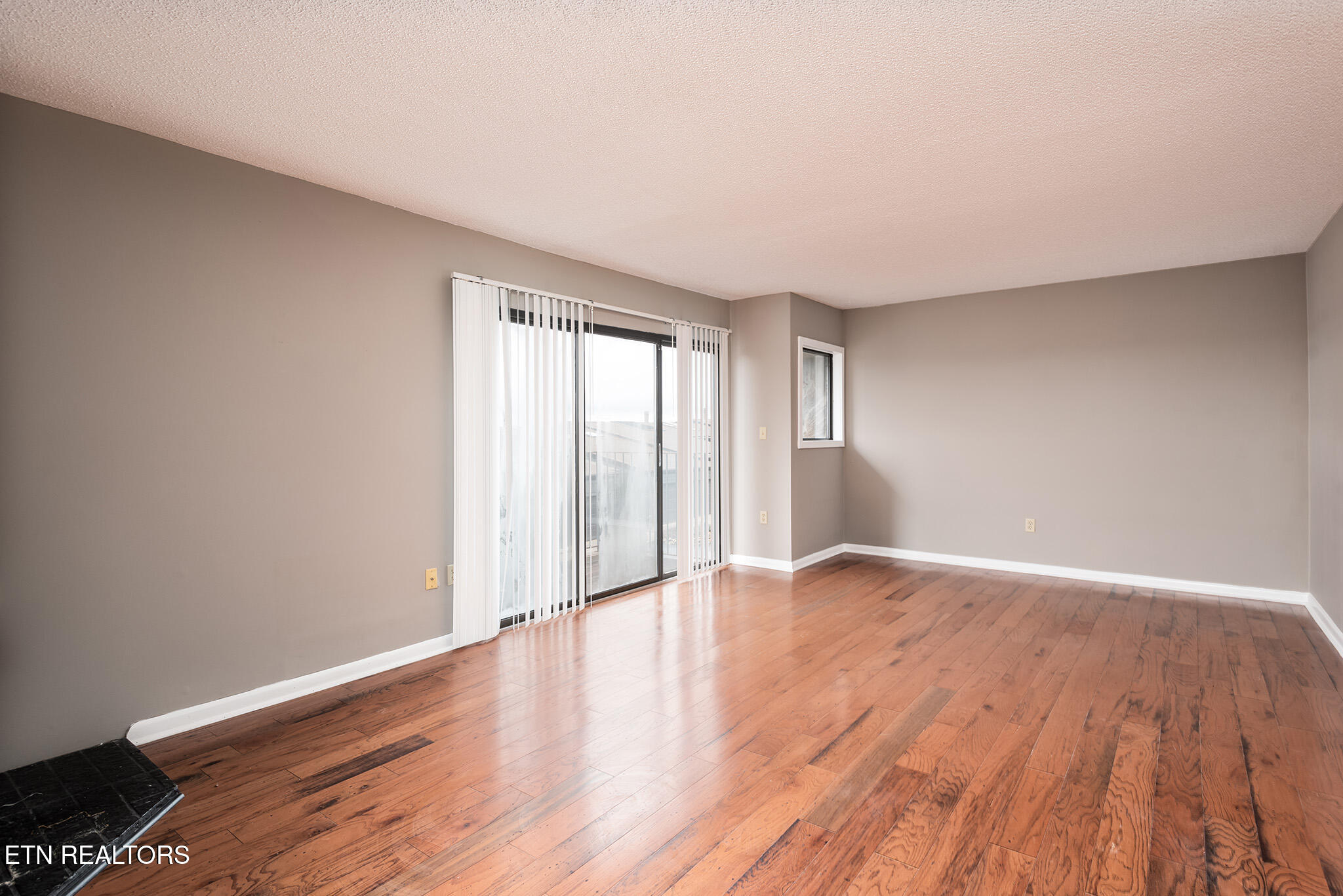 Knoxville, Tennessee 37920, United States, 2 Bedrooms Bedrooms, ,3 BathroomsBathrooms,Residential,Active,2350