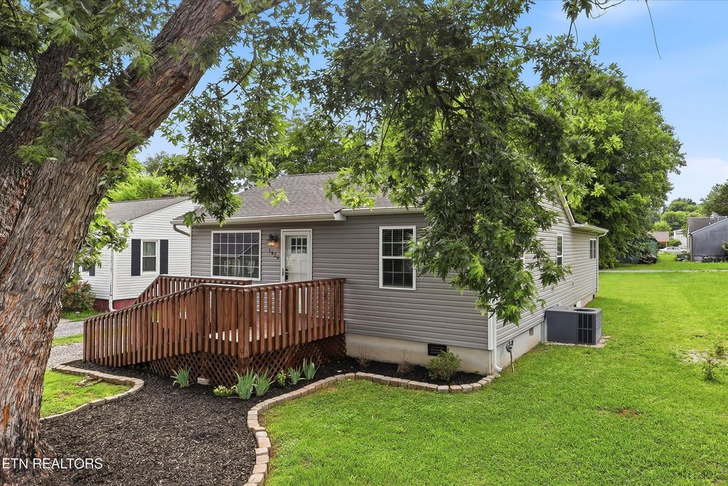 Photo of 1426 Irwin Ave, Maryville, TN 37804 (MLS # 1343121)