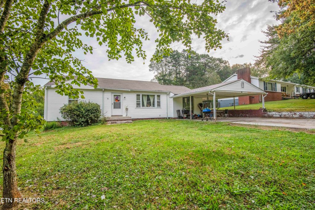 Photo of 402 John St, Rockwood, TN 37854 (MLS # 1314509)