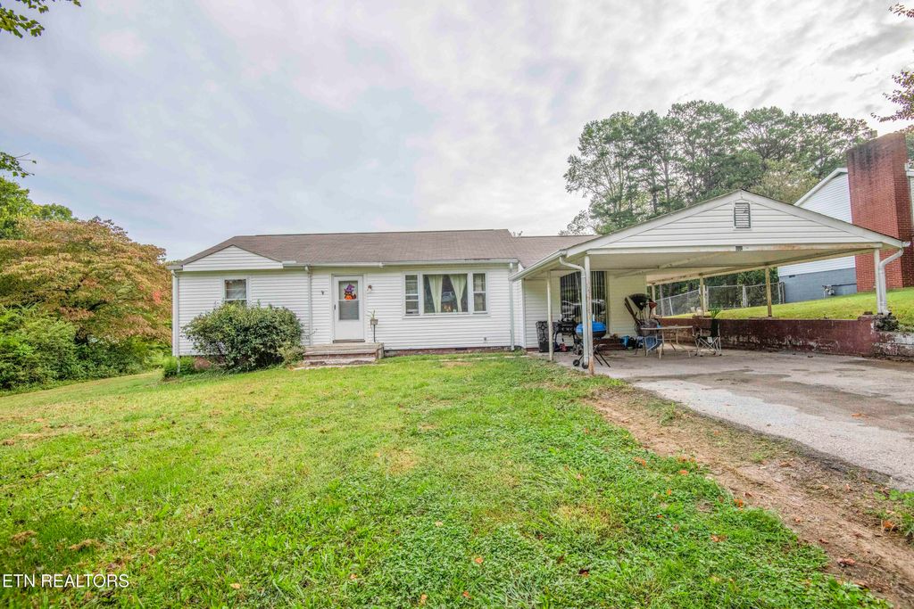 Photo of 402 John St, Rockwood, TN 37854 (MLS # 1314509)