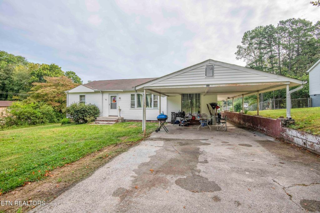 Photo of 402 John St, Rockwood, TN 37854 (MLS # 1314509)