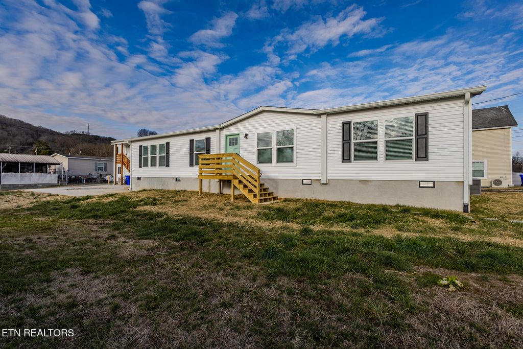 Photo of 725 Siluria St, Harriman, TN 37748 (MLS # 1322849)