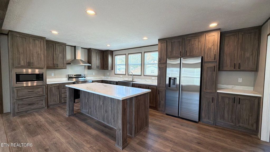 Photo of 725 Siluria St, Harriman, TN 37748 (MLS # 1322849)