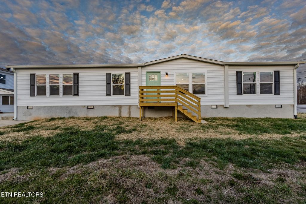 Photo of 725 Siluria St, Harriman, TN 37748 (MLS # 1322849)