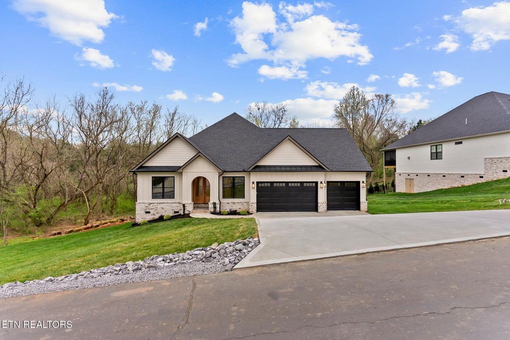 Photo of 127 Saloli Way, Loudon, TN 37774 (MLS # 1334539)