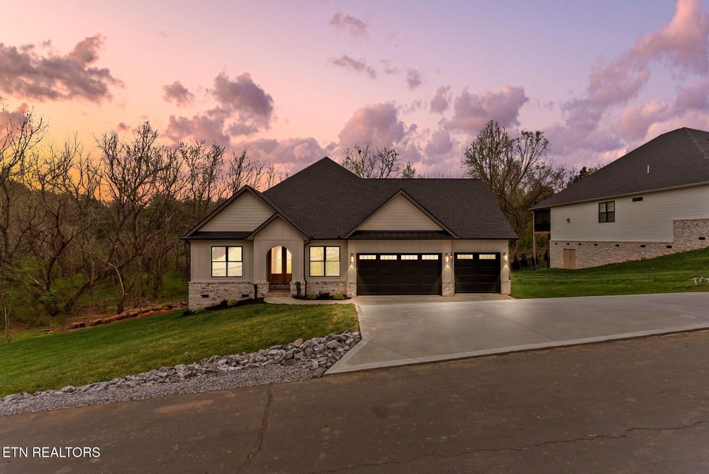 Photo of 127 Saloli Way, Loudon, TN 37774 (MLS # 1334539)