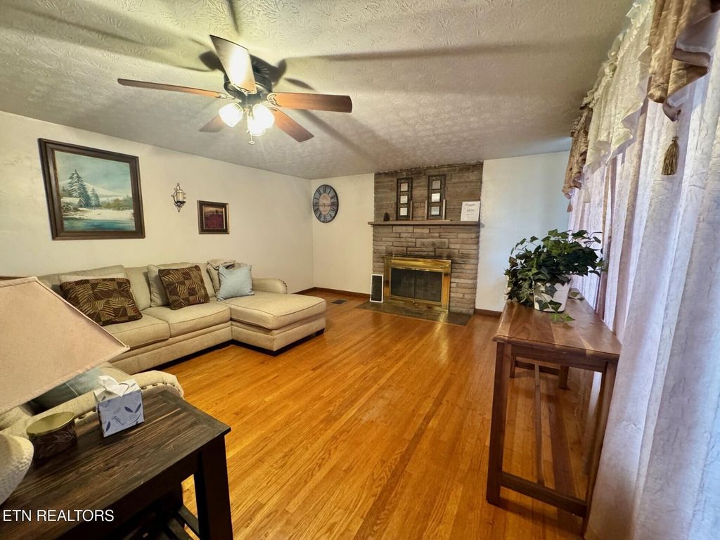 Photo of 6111 Nashville Hwy, Deer Lodge, TN 37726 (MLS # 1328433)