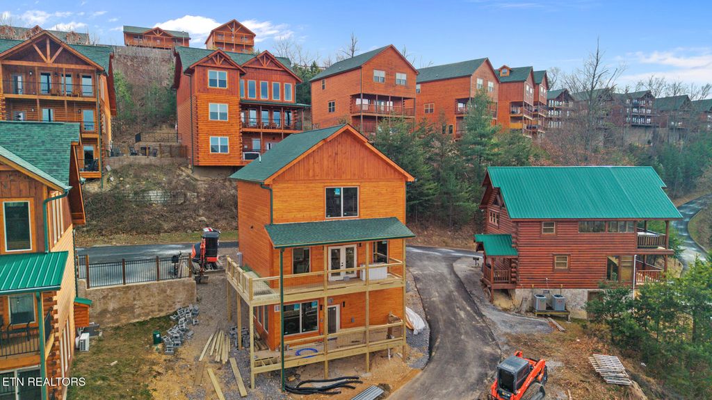 Photo of 1219 Bird Nest Way, Sevierville, TN 37862 (MLS # 1326872)