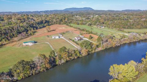 716 Howell Rd Mascot TN 37806