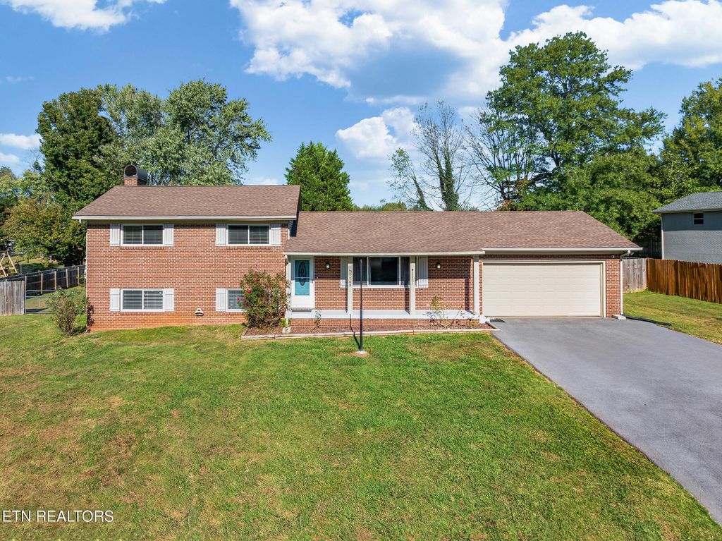Photo of 149 Colonial Circle, Seymour, TN 37865 (MLS # 1298621)