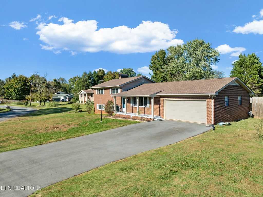 Photo of 149 Colonial Circle, Seymour, TN 37865 (MLS # 1298621)