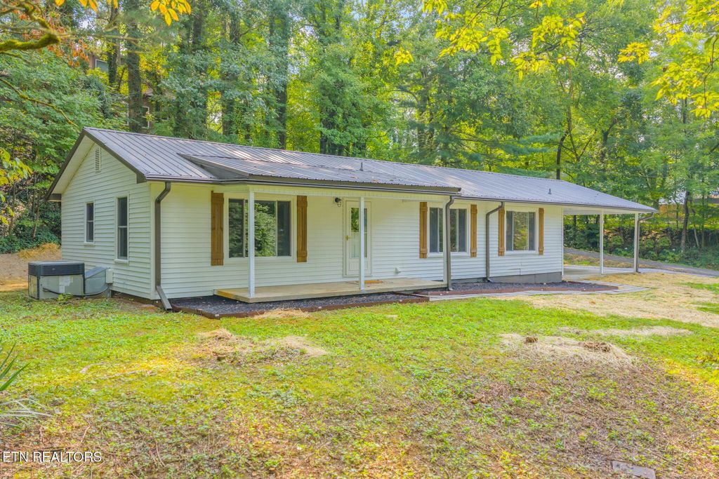 Photo of 902 Valley Rd, Kingston, TN 37763 (MLS # 1314335)