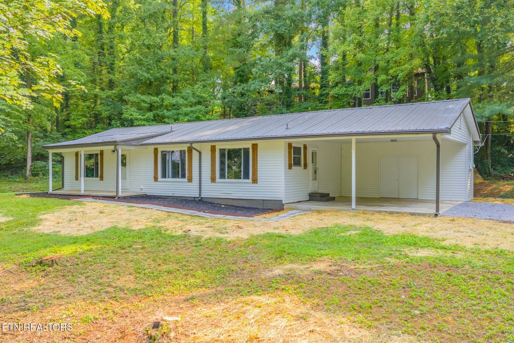 Photo of 902 Valley Rd, Kingston, TN 37763 (MLS # 1314335)
