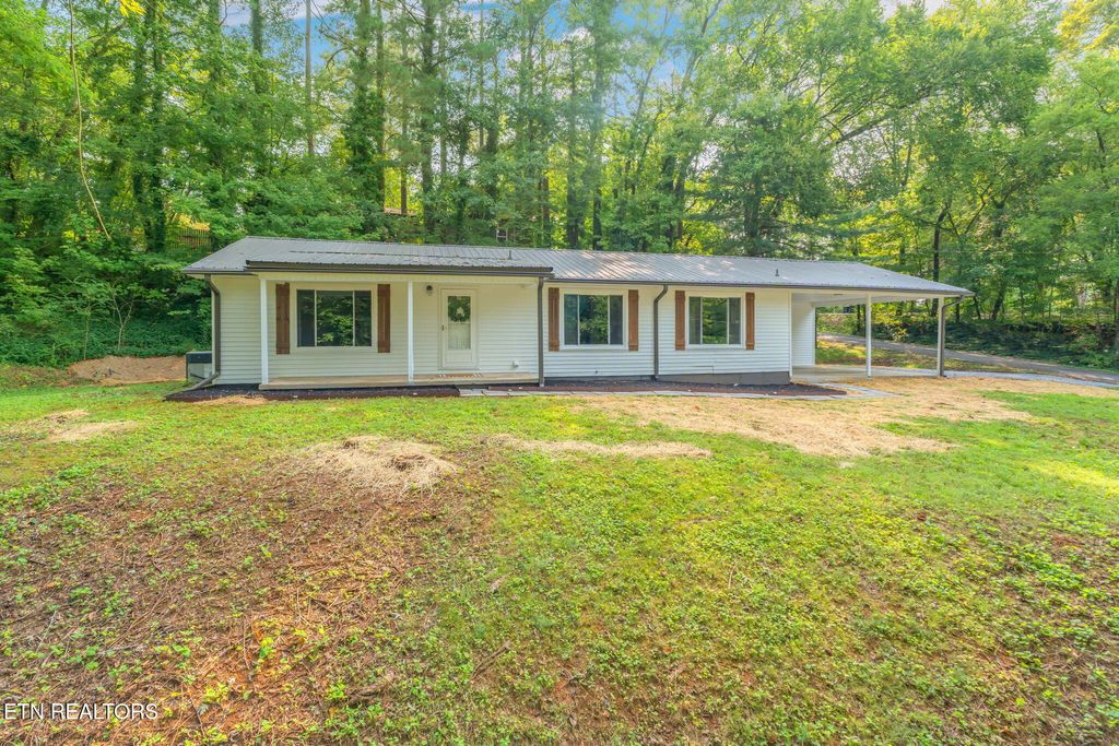 Photo of 902 Valley Rd, Kingston, TN 37763 (MLS # 1314335)