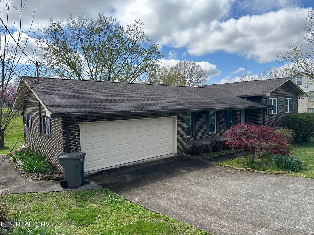 Photo of 2923 Kendra Drive, Louisville, TN 37777 (MLS # 1257883)