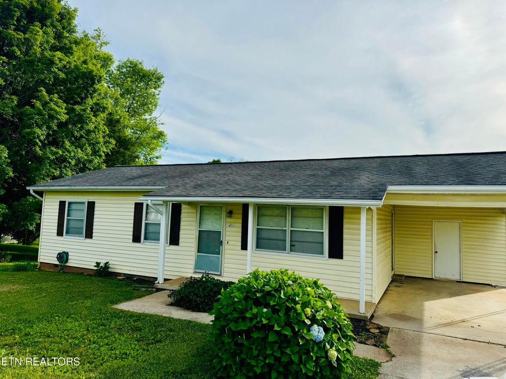 Photo of 401 RUSSELL Rd, New Tazewell, TN 37825 (MLS # 1266242)