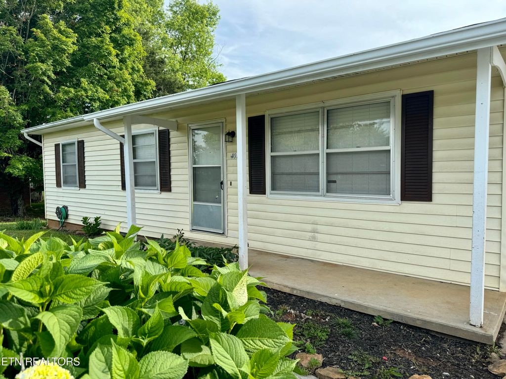 Photo of 401 RUSSELL Rd, New Tazewell, TN 37825 (MLS # 1266242)