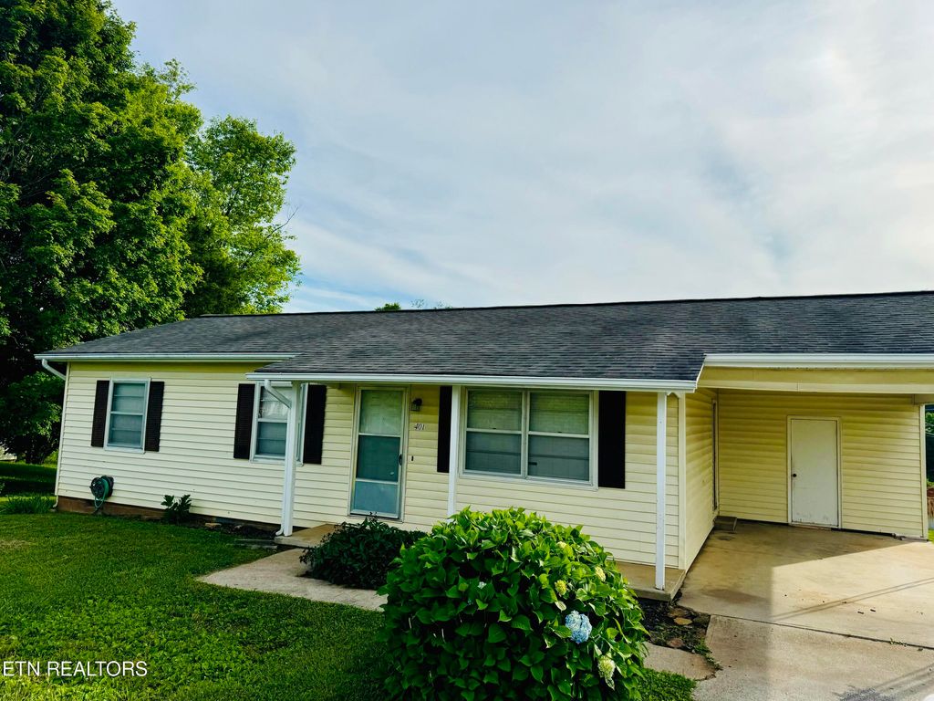 Photo of 401 RUSSELL Rd, New Tazewell, TN 37825 (MLS # 1266242)