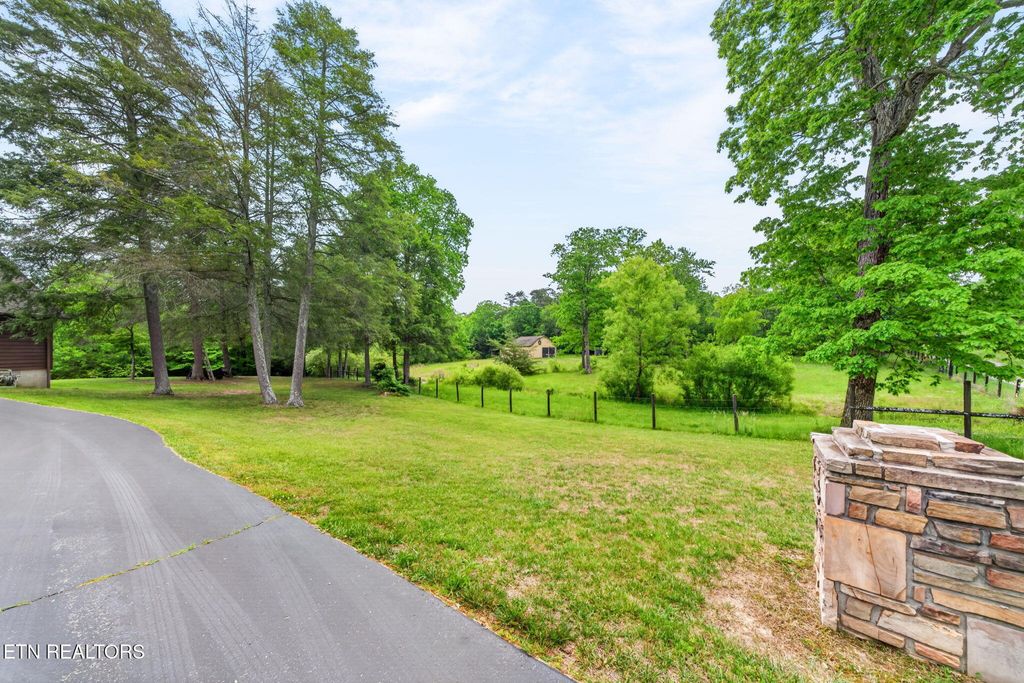 Photo of 25 Old Kentucky Stock Rd, Crossville, TN 38571 (MLS # 1341725)