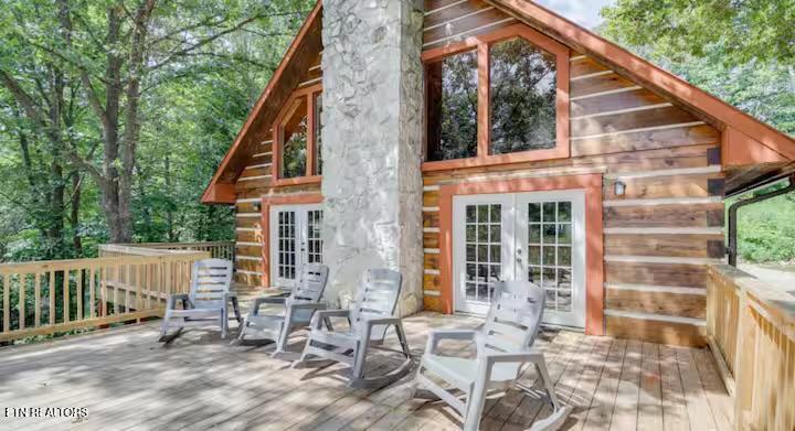 447 Lakeside Rd