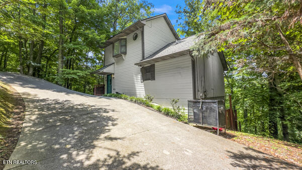 1523 Gillespie Way