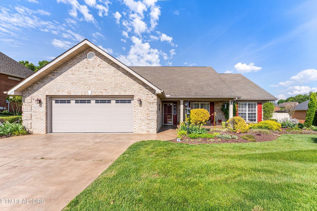 Photo of 3874 Legends Way, Maryville, TN 37801 (MLS # 1340954)