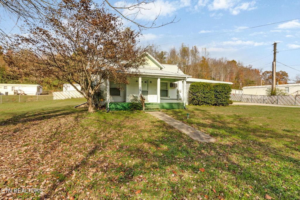 Photo of 901 Cemetery Rd, Oliver Springs, TN 37840 (MLS # 1280834)
