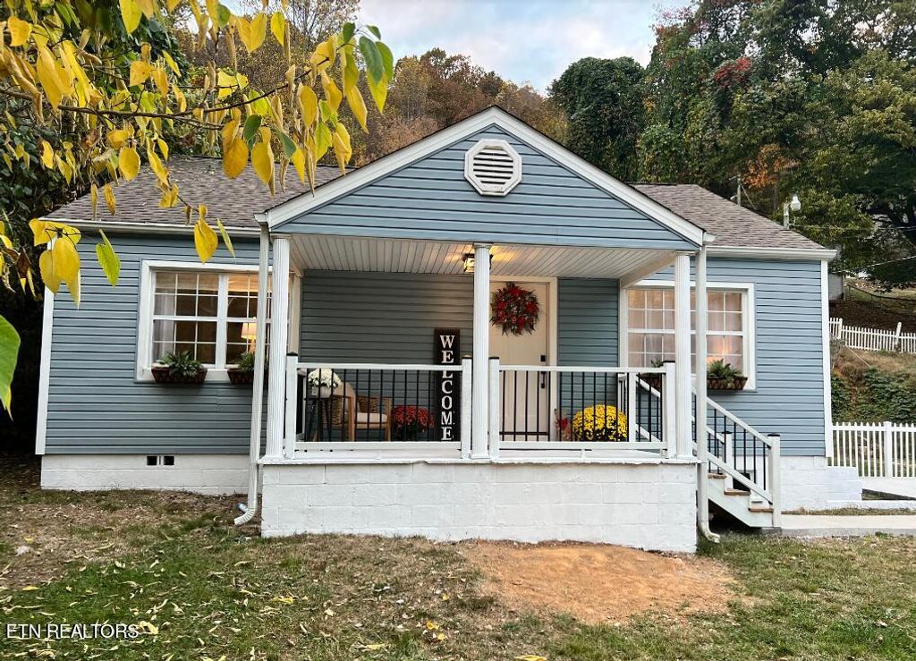 Photo of 632 W Tri-County Boulevard Blvd, Oliver Springs, TN 37840 (MLS # 1244434)