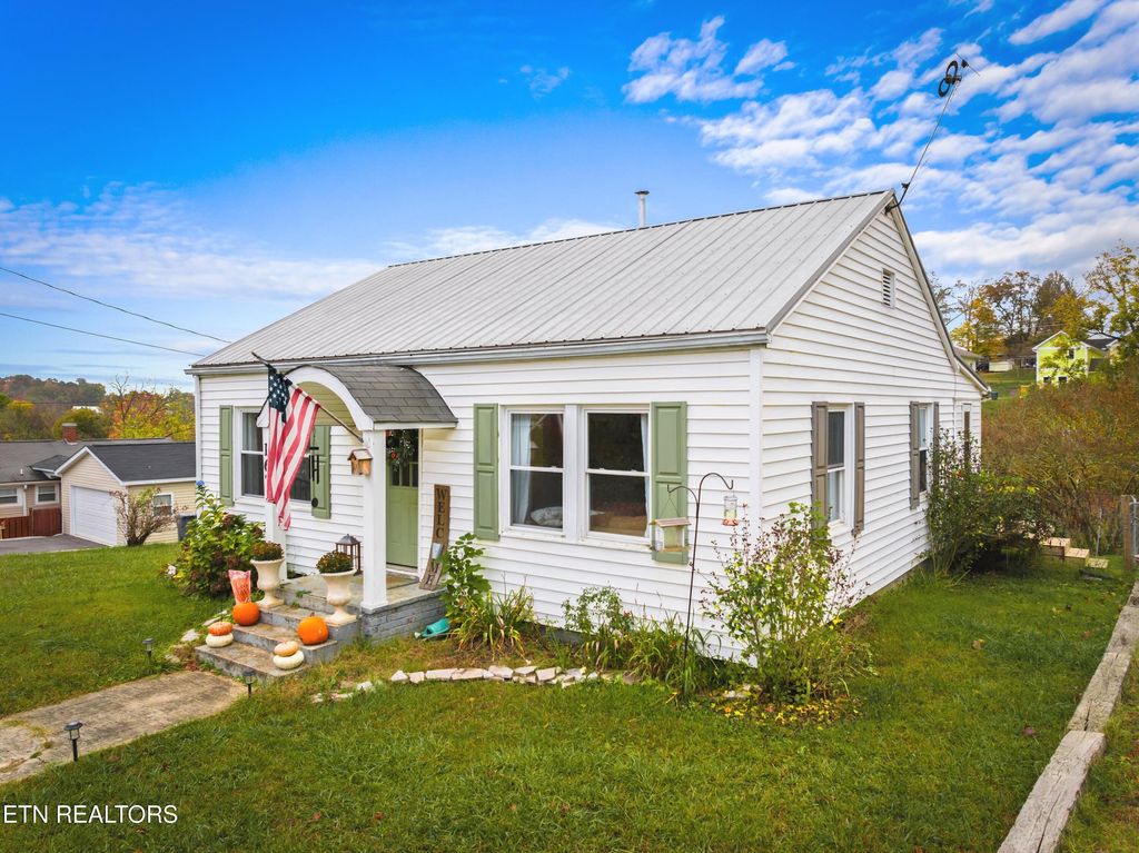 Photo of 167 W Meeting St, Dandridge, TN 37725 (MLS # 1282406)