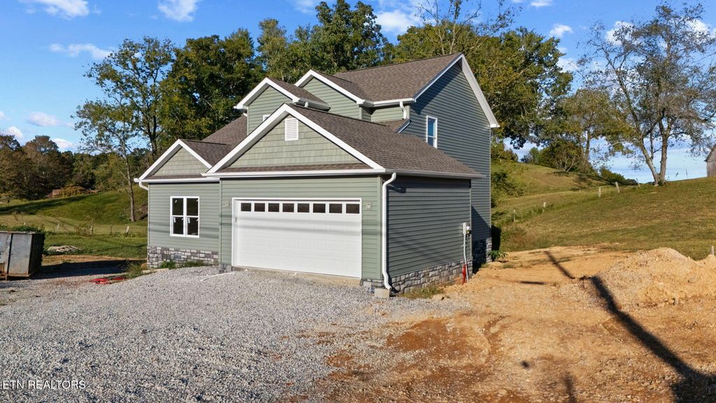 Photo of 400 Hillvale Rd, Clinton, TN 37716 (MLS # 1318301)