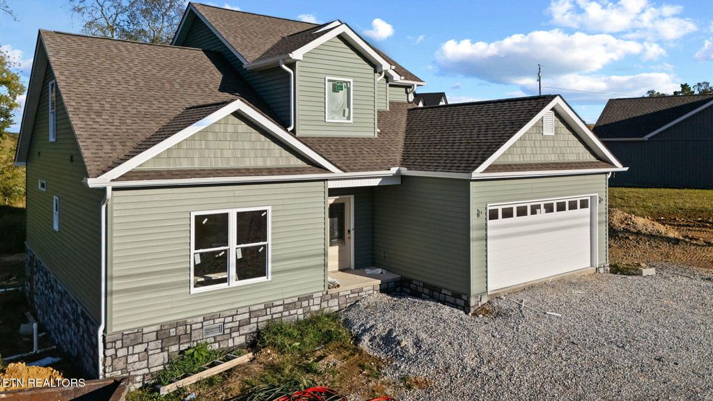 Photo of 400 Hillvale Rd, Clinton, TN 37716 (MLS # 1318301)