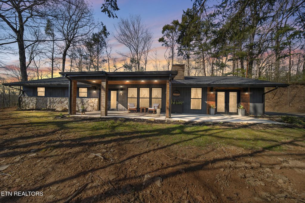 Photo of 235 Jay Bird Drive, Gatlinburg, TN 37738 (MLS # 1315078)