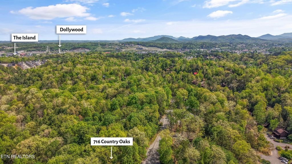 Photo of 716 Country Oaks Drive, Pigeon Forge, TN 37863 (MLS # 1337901)